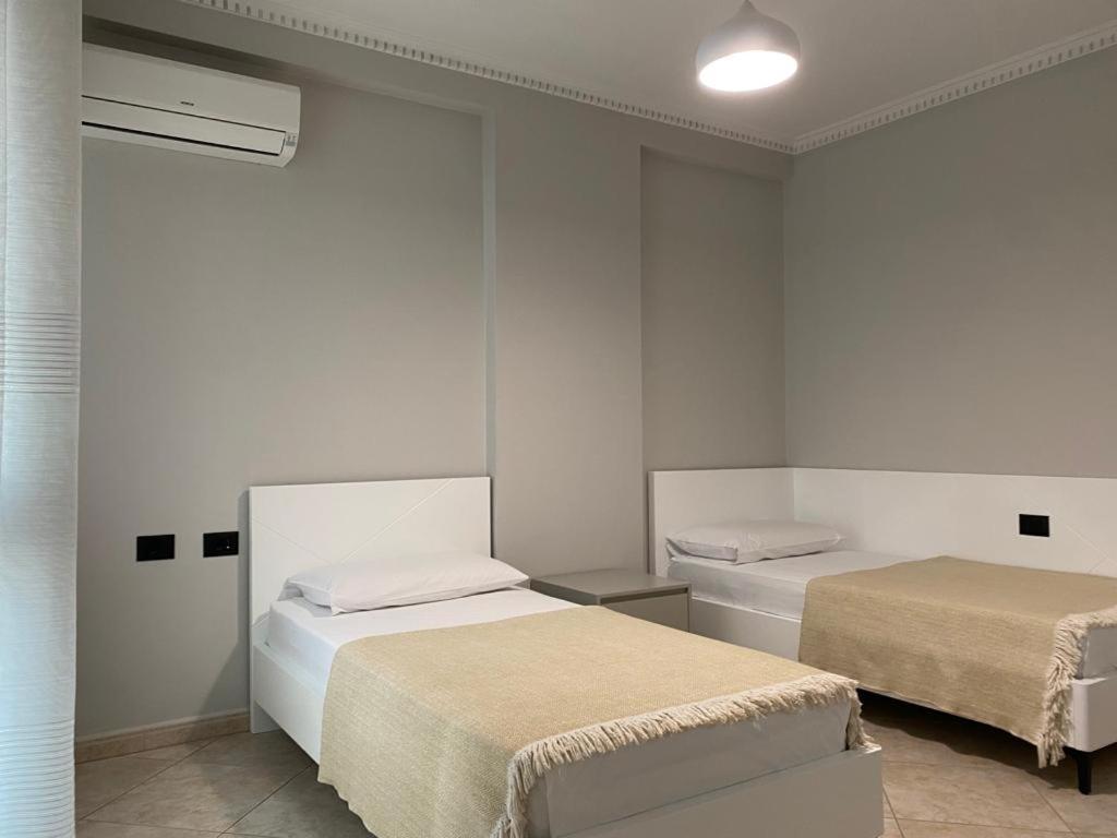 Laureta Central Apartment Tirana Exterior foto